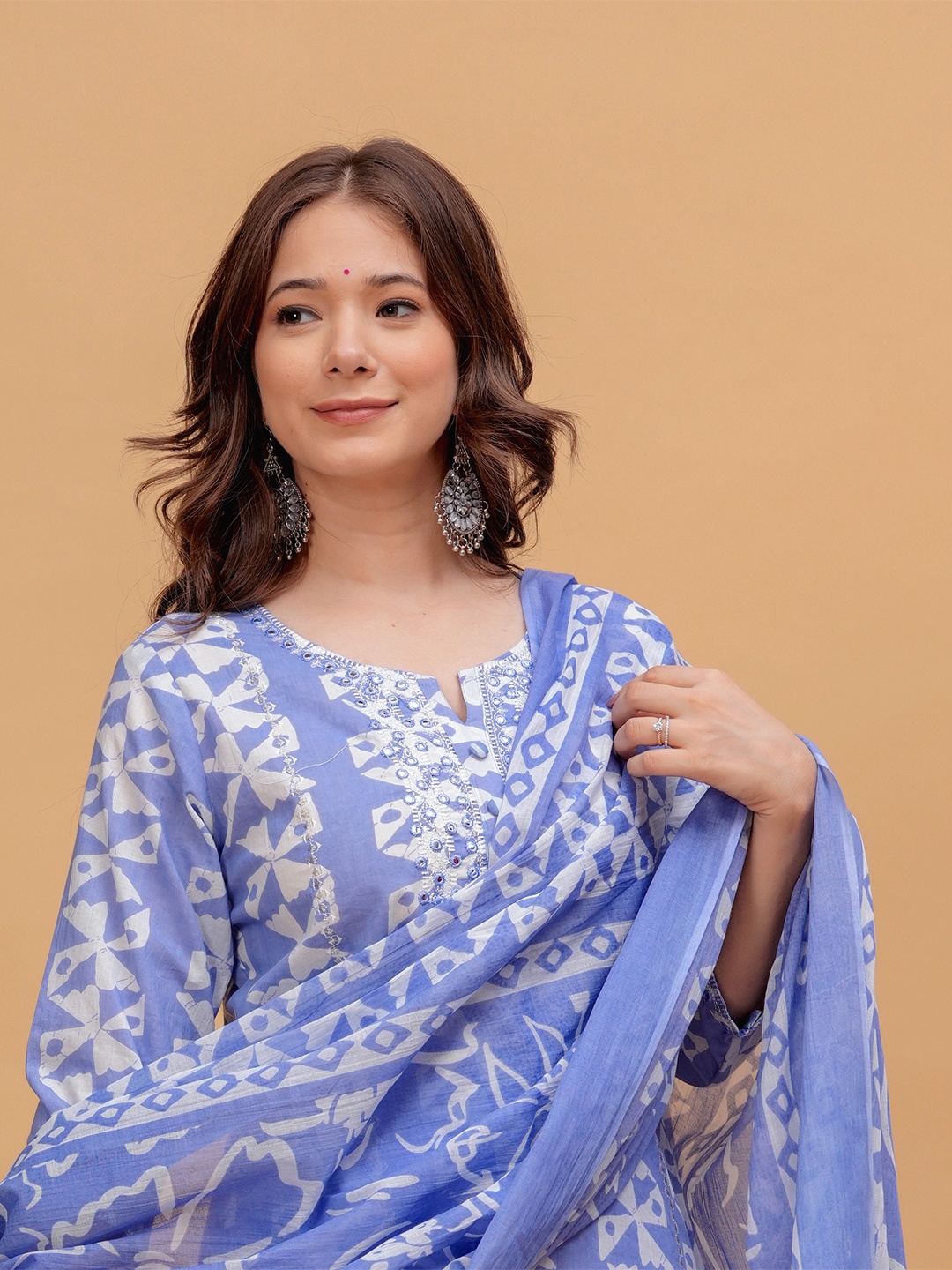 

DORIYA Floral Printed Mirror Work Straight Kurta with Trousers & Dupatta, Blue