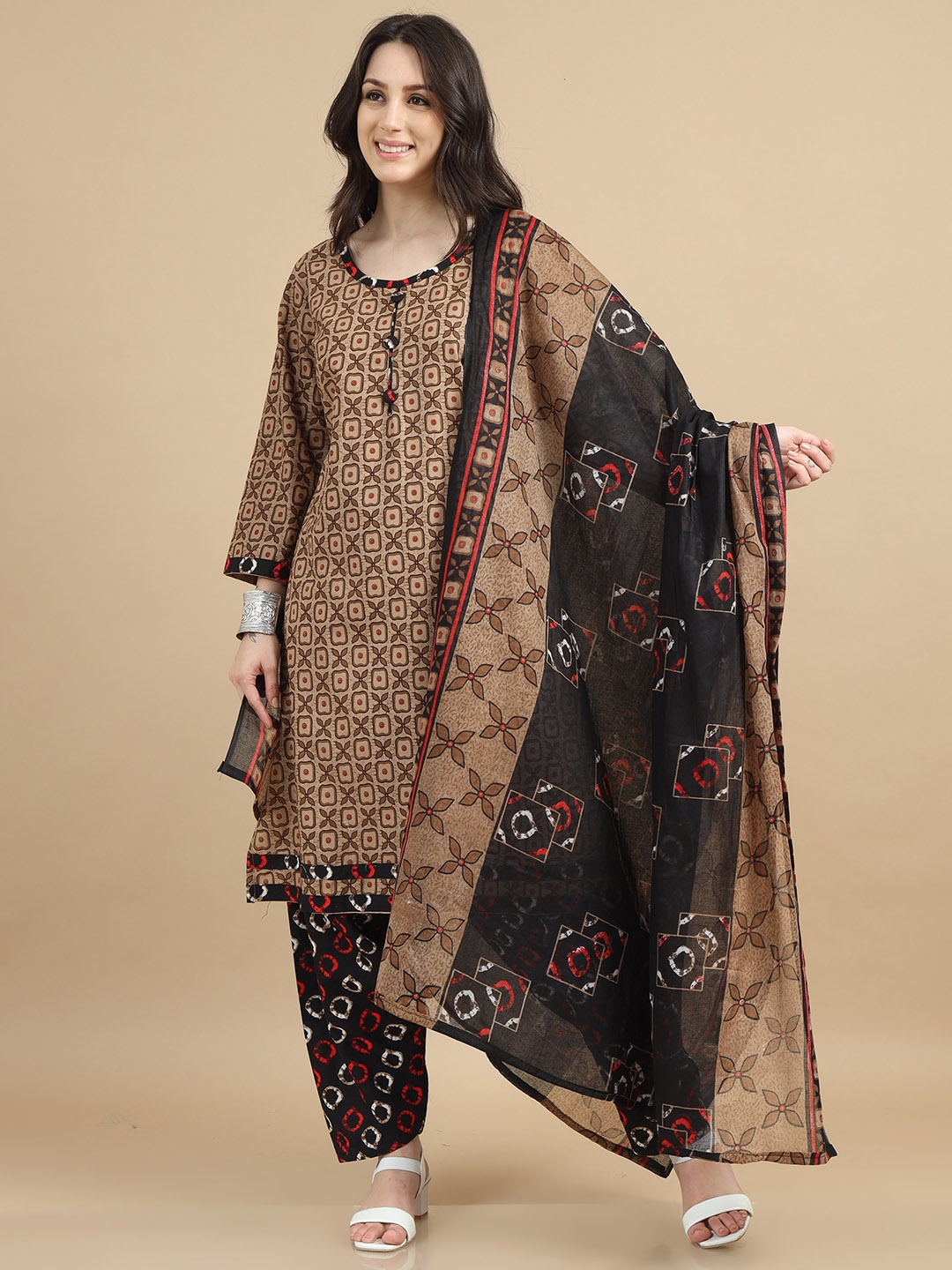 

MIRAAN Floral Printed Round Neck Pure Cotton Straight Kurta With Patiala & Duppatta, Brown