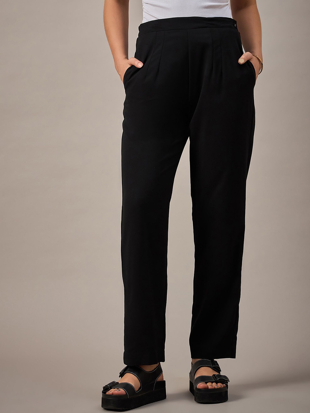 

The Roadster Lifestyle Co Women Regular Fit Wide Leg Trouser, Black