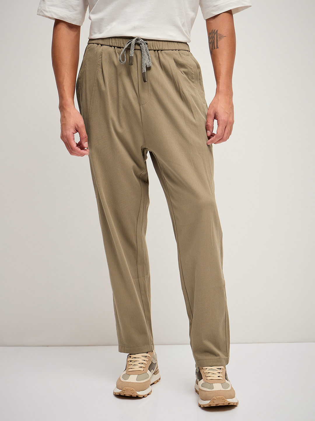 

THE BEAR HOUSE Men Solid Regular Fit Trouser, Brown