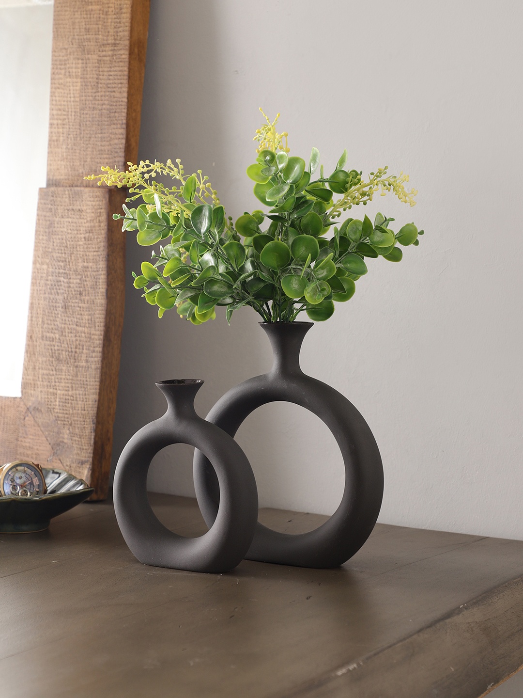 

The Decor Mantra Black 2 Pices Ceramic Donut Shaped Flower Vases