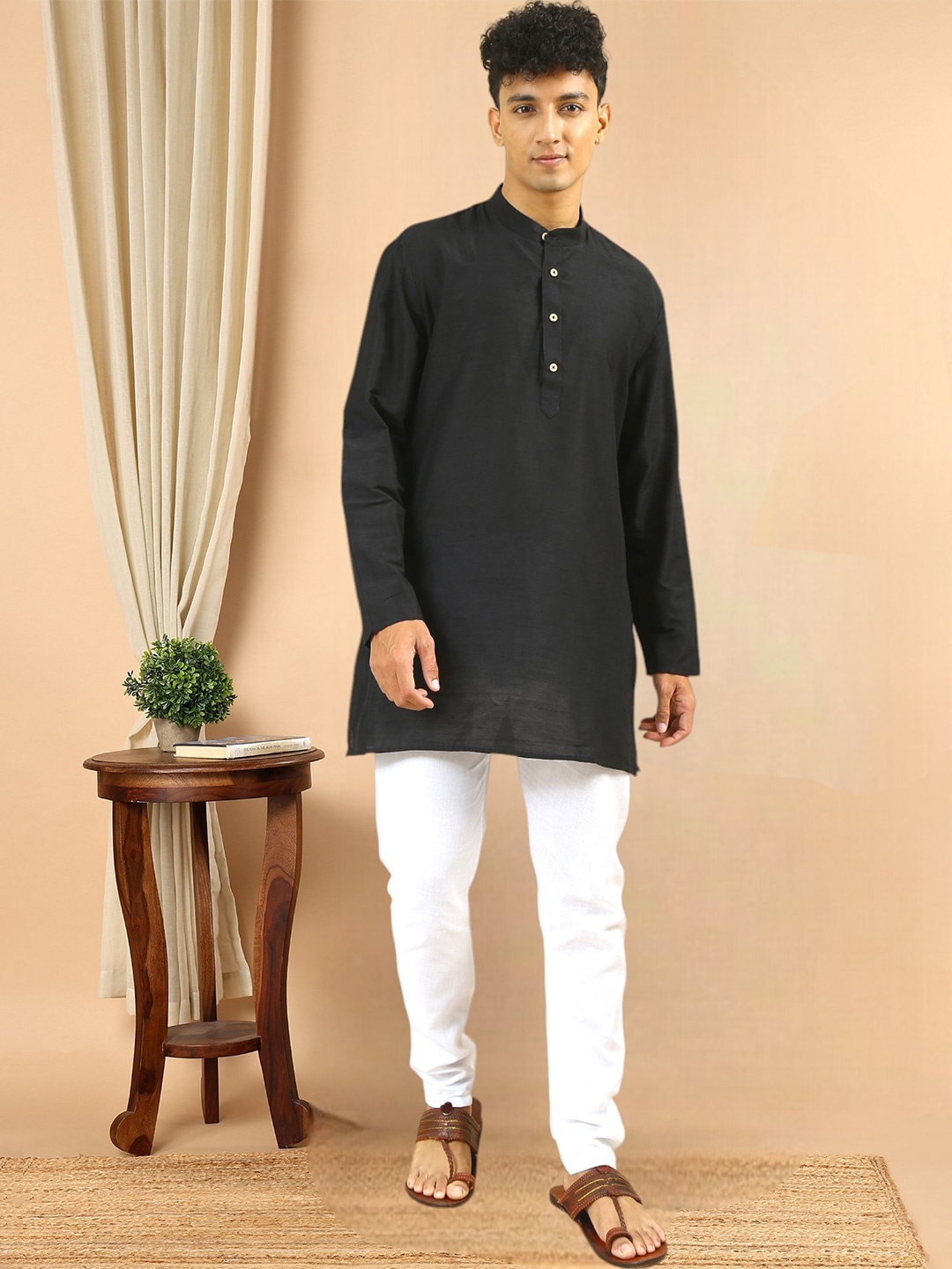 

TATTVA Mandarin Collar Straight Kurta, Black