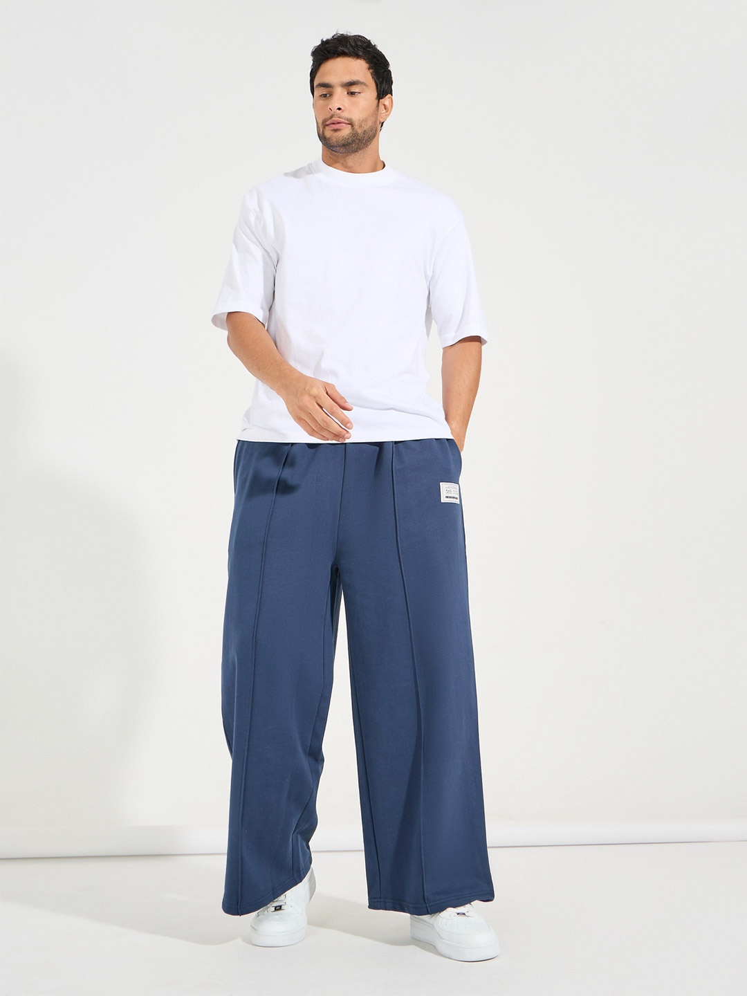 

Styli Men Cotton Fleece Pintuck Wide Leg Jogger with Badge, Navy blue