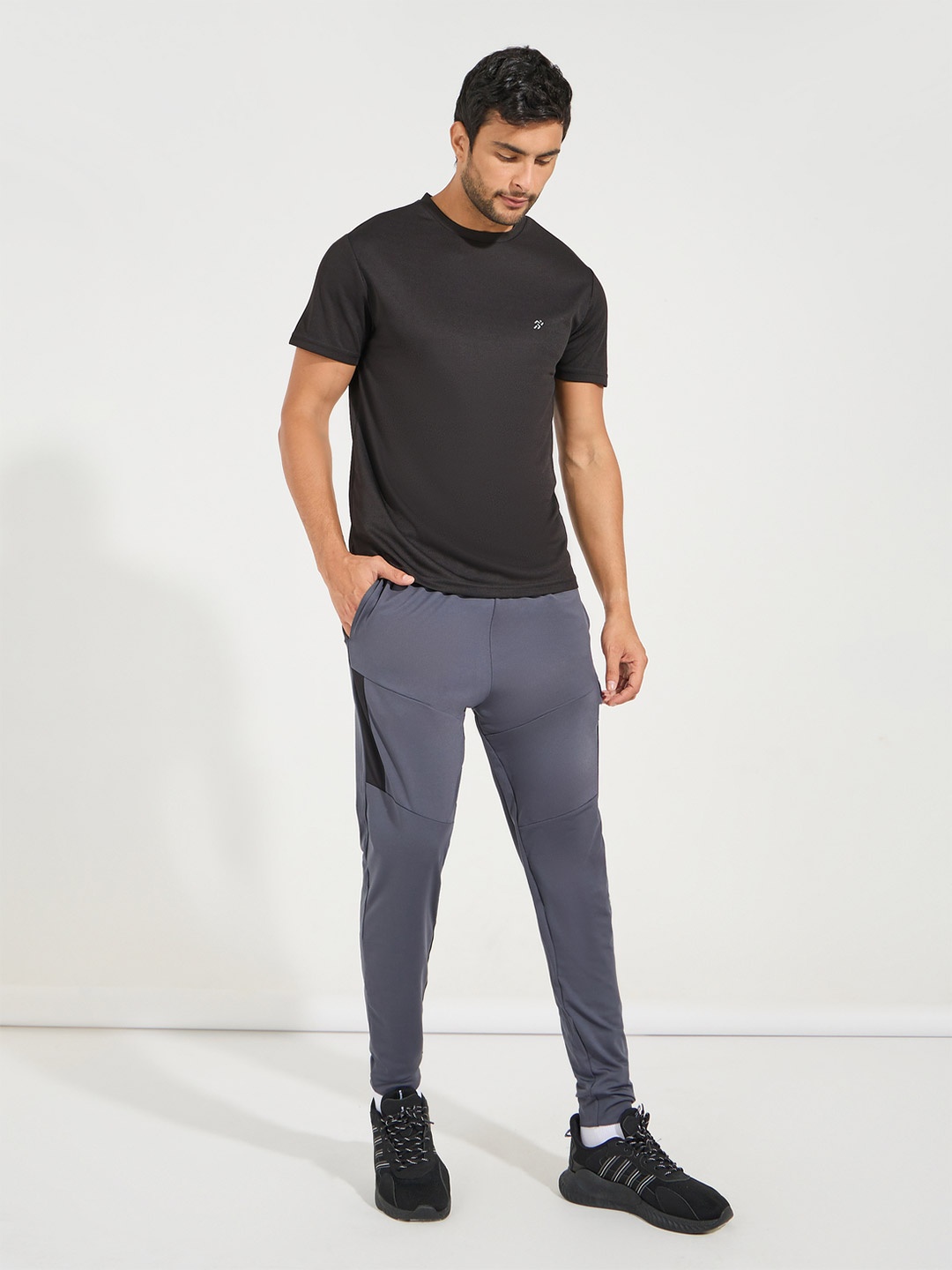 

Styli Men Knit Contrast Panel Tapered Trackpants, Grey