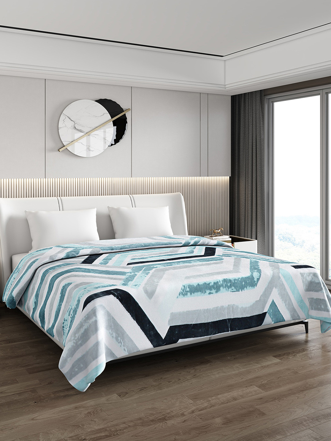 

Monte Carlo White & Blue Printed 1000 GSM Heavy Winter Double Bed Blanket