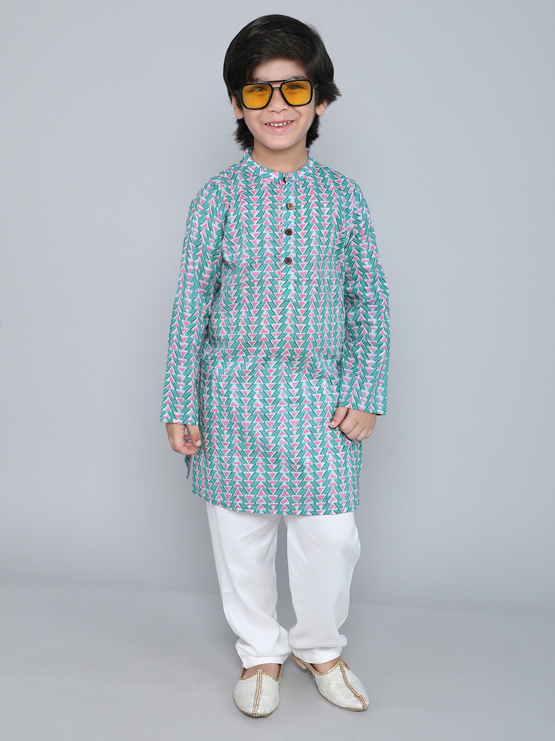 

The Magic Wand Boys Geometric Printed Mandarin Collar Straight Kurta With Pyjamas, Teal