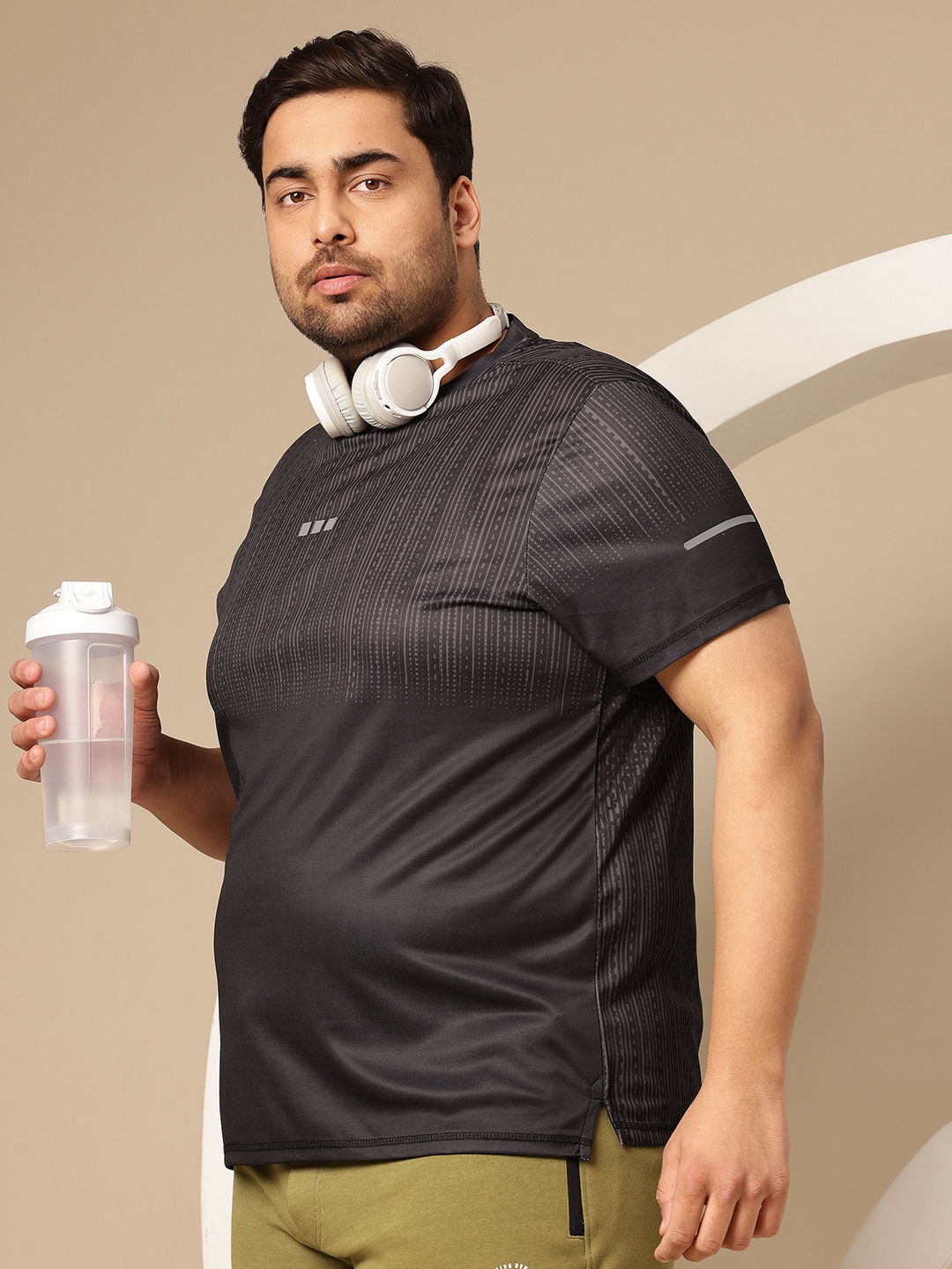 

Sztori Plus Sized Reflective Detail Printed T-shirt, Black