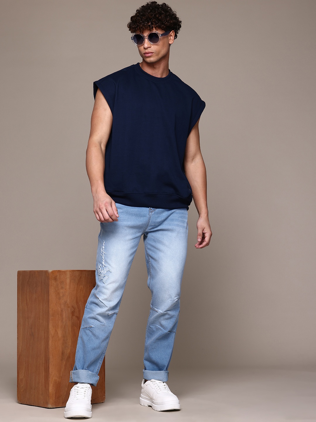 

The Roadster Lifestyle Co. Men Embroidered Biker Fit Stretchable Jeans, Blue