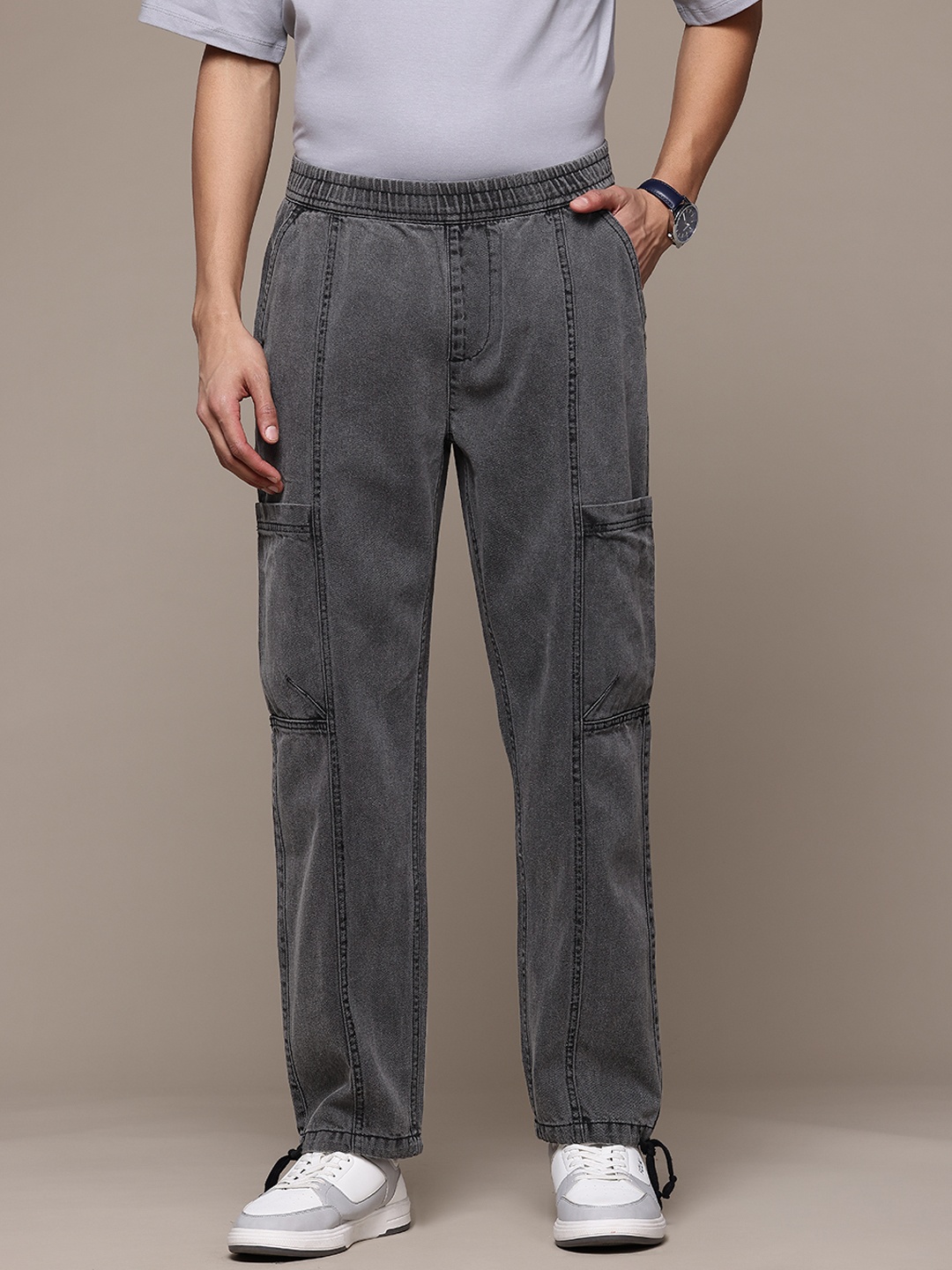 

The Roadster Lifestyle Co. Men Pure Cotton Straight Fit Jeans, Charcoal