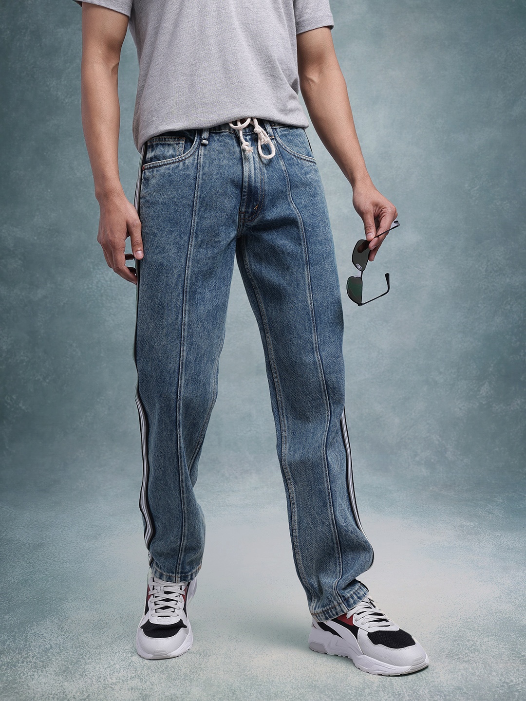 

The Roadster Lifestyle Co. Men Side Stripe Detail Pure Cotton Jeans, Blue