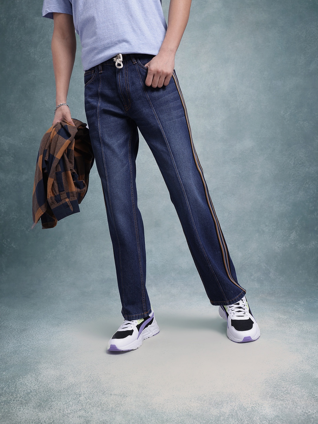 

The Roadster Lifestyle Co. Men Side Stripe Detail Pure Cotton Jeans, Navy blue