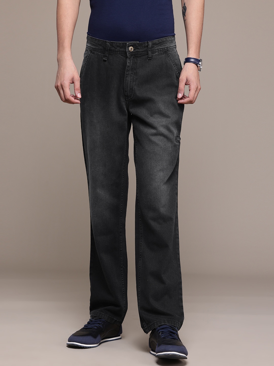 

The Roadster Lifestyle Co. Men Pure Cotton Light Fade Regular Jeans, Black