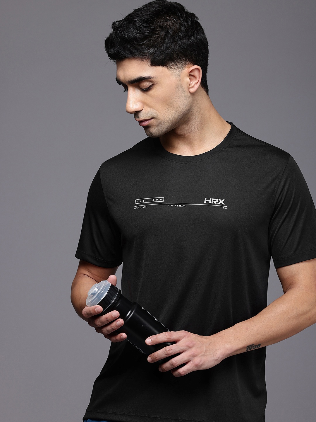 

HRX by Hrithik Roshan AIRFLOW Rapid Dry & Antimicrobial Finish Running T-shirt, Black