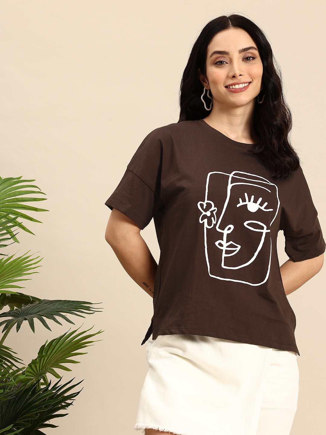 

Mast & Harbour Conversational Print Drop-Shoulder Sleeves Pure Cotton T-shirt, Brown