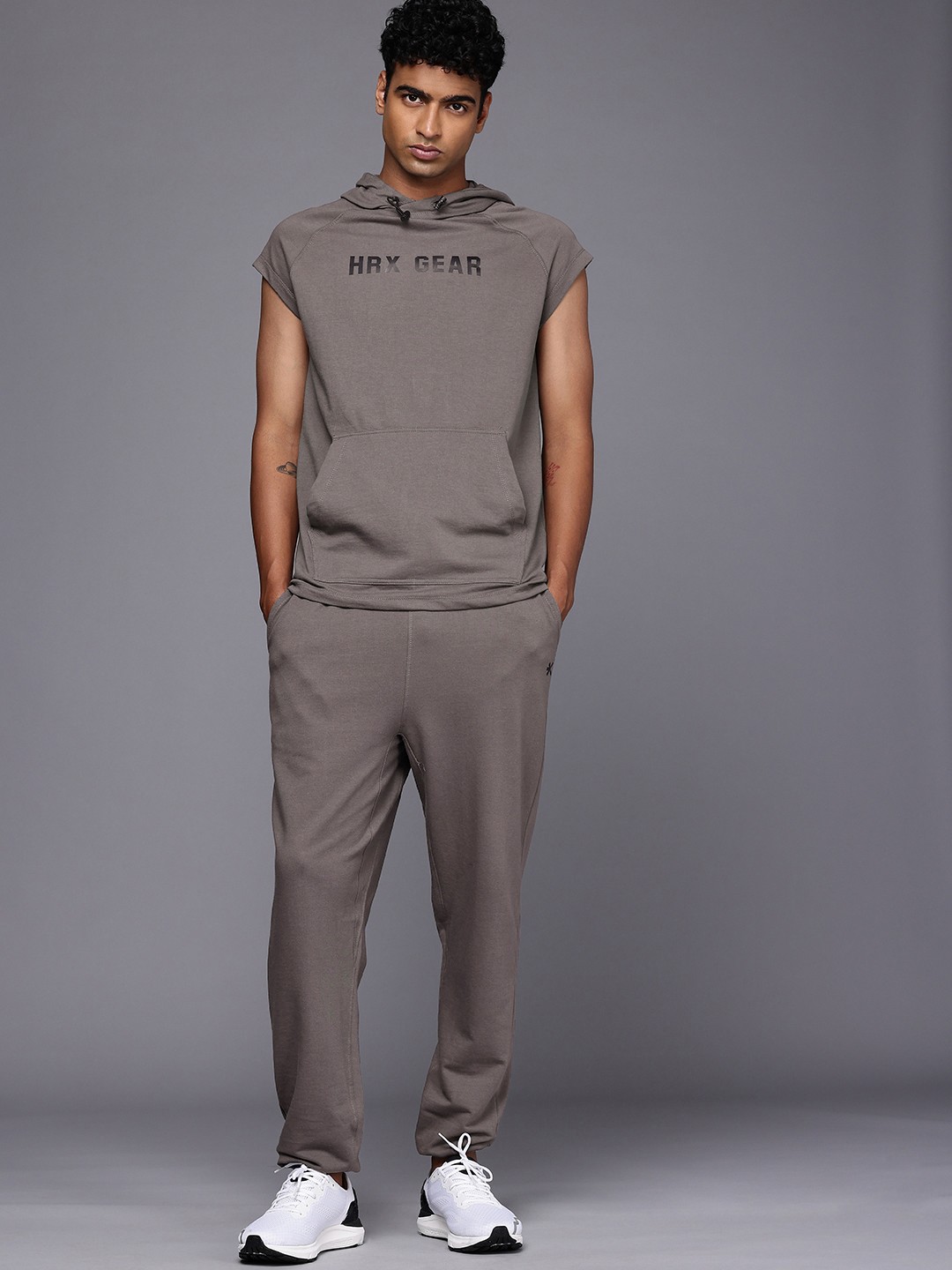 

HRX by Hrithik Roshan Men Iron Tribe Rapid-Dry Training Hooded Sweatshirt With Joggers, Grey