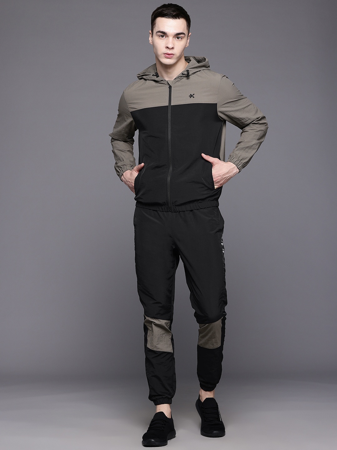 

HRX by Hrithik Roshan Men Colourblocked Rapid-Dry Lifestyle Tracksuits, Black