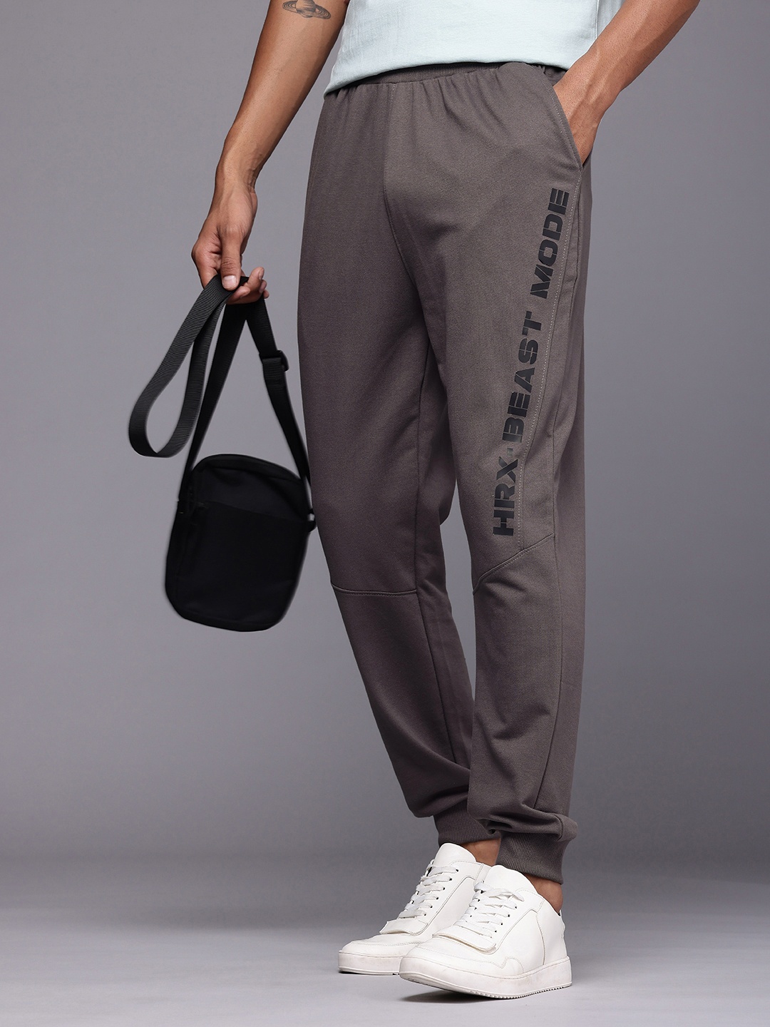 

HRX by Hrithik Roshan Men Lifestyle Training Typography Regular Fit Jogger Track Pants, Grey