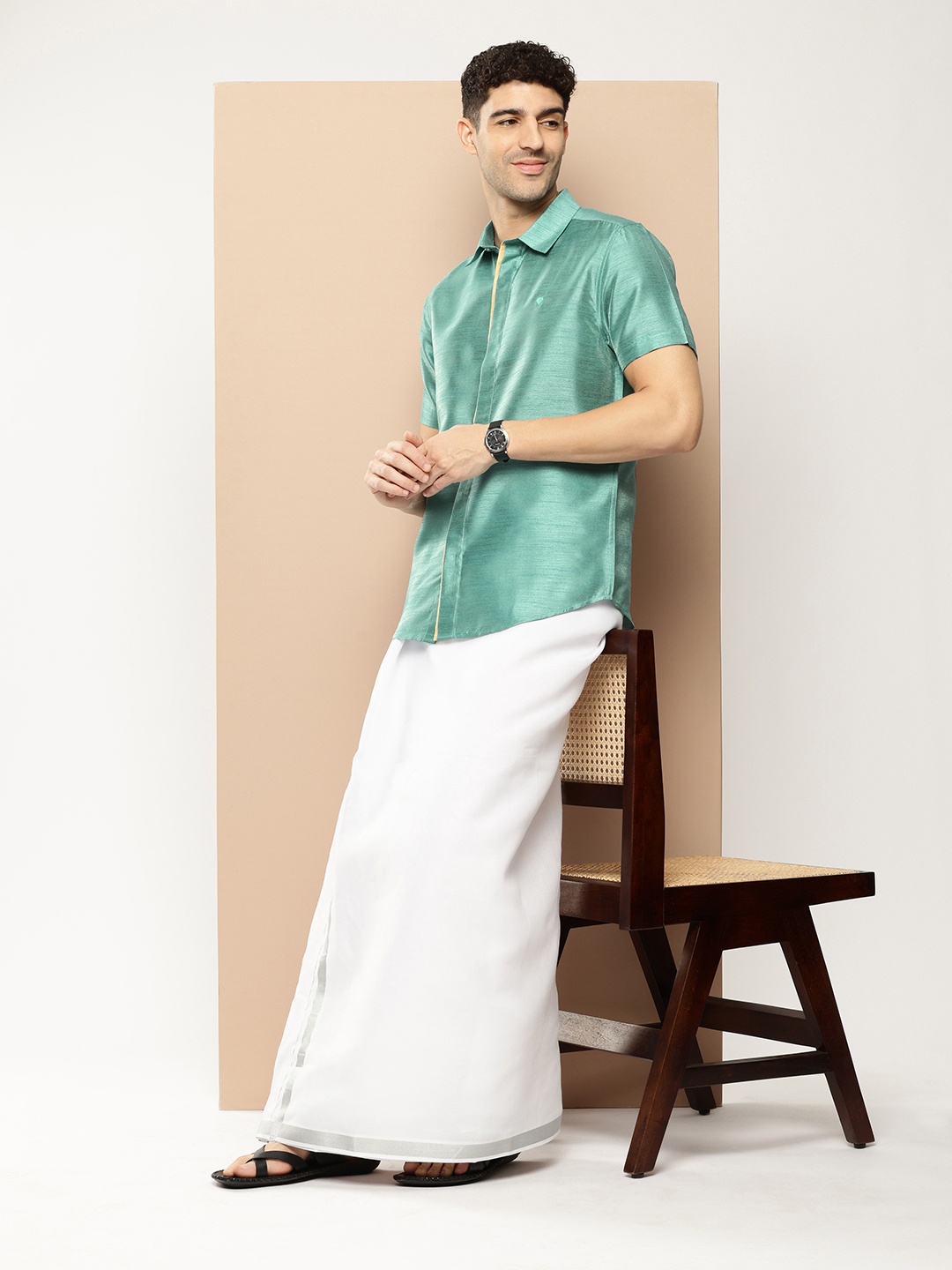 

INVICTUS Spread Collar Festive Collection Shirt, Green