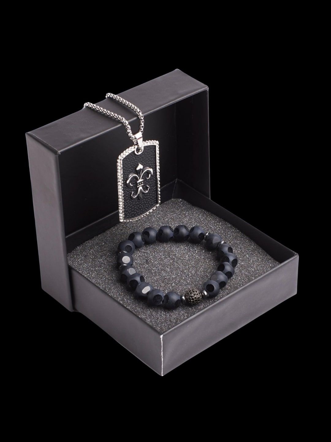 

SALTY Men Pendant With Chain & Beaded Bracelet, Black