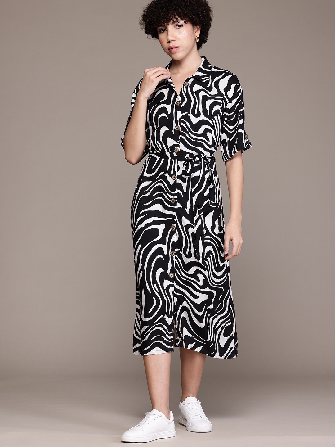 

The Roadster Lifestyle Co. Tie-Up Detail Shirt Dress, Black