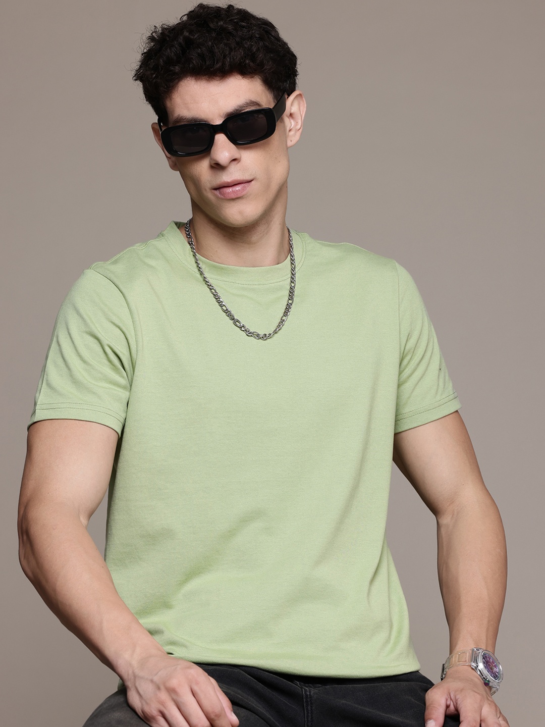 

Roadster Men Solid T-shirt, Green