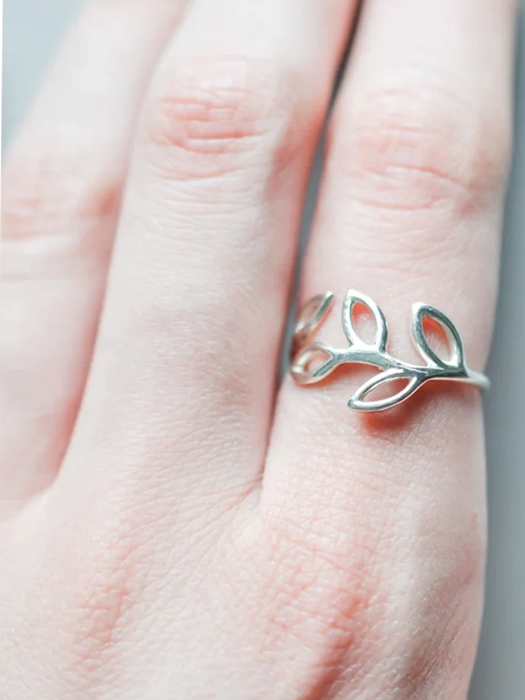 

Goldnera 925 Sterling Silver Plated Swirly Leaf Design Finger Ring