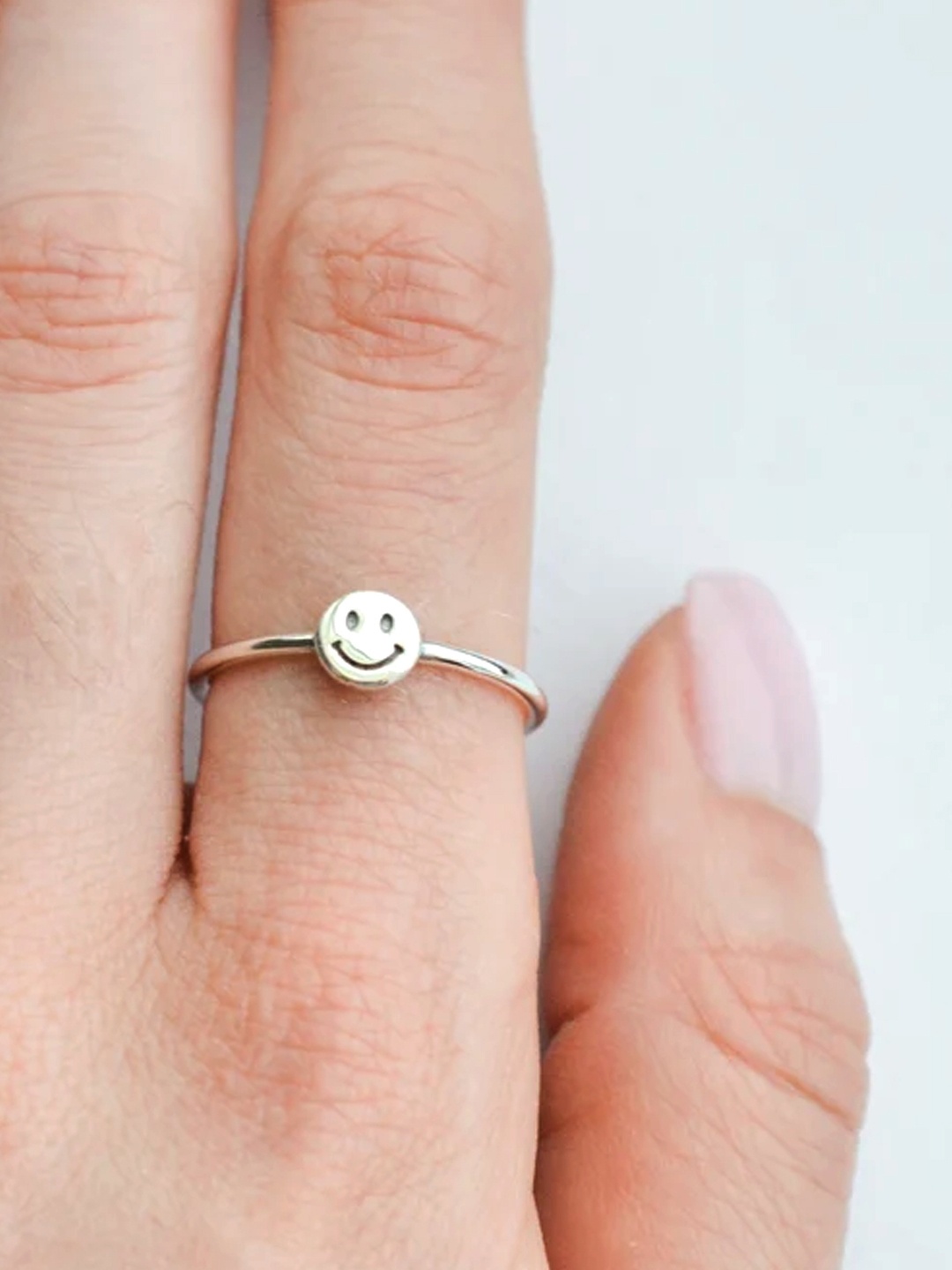 

Goldnera 925 Sterling Silver Plated Simely Emoji Finger Ring
