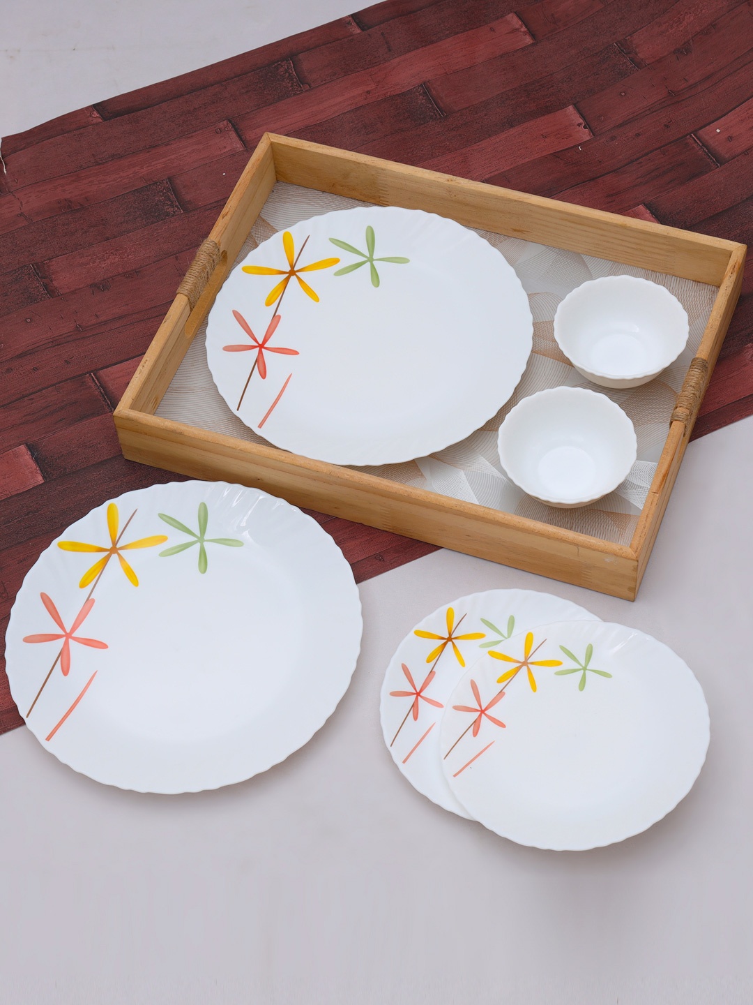 

Laopala Novo Collection White & Orange 6 Pieces Printed Glossy Finished Plates With Bowls