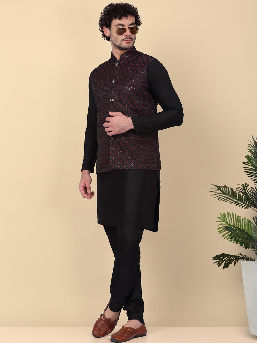 

KRAFT INDIA Mandarin Collar Jacquard Straight Kurta with Churidar & Nehru jacket, Black