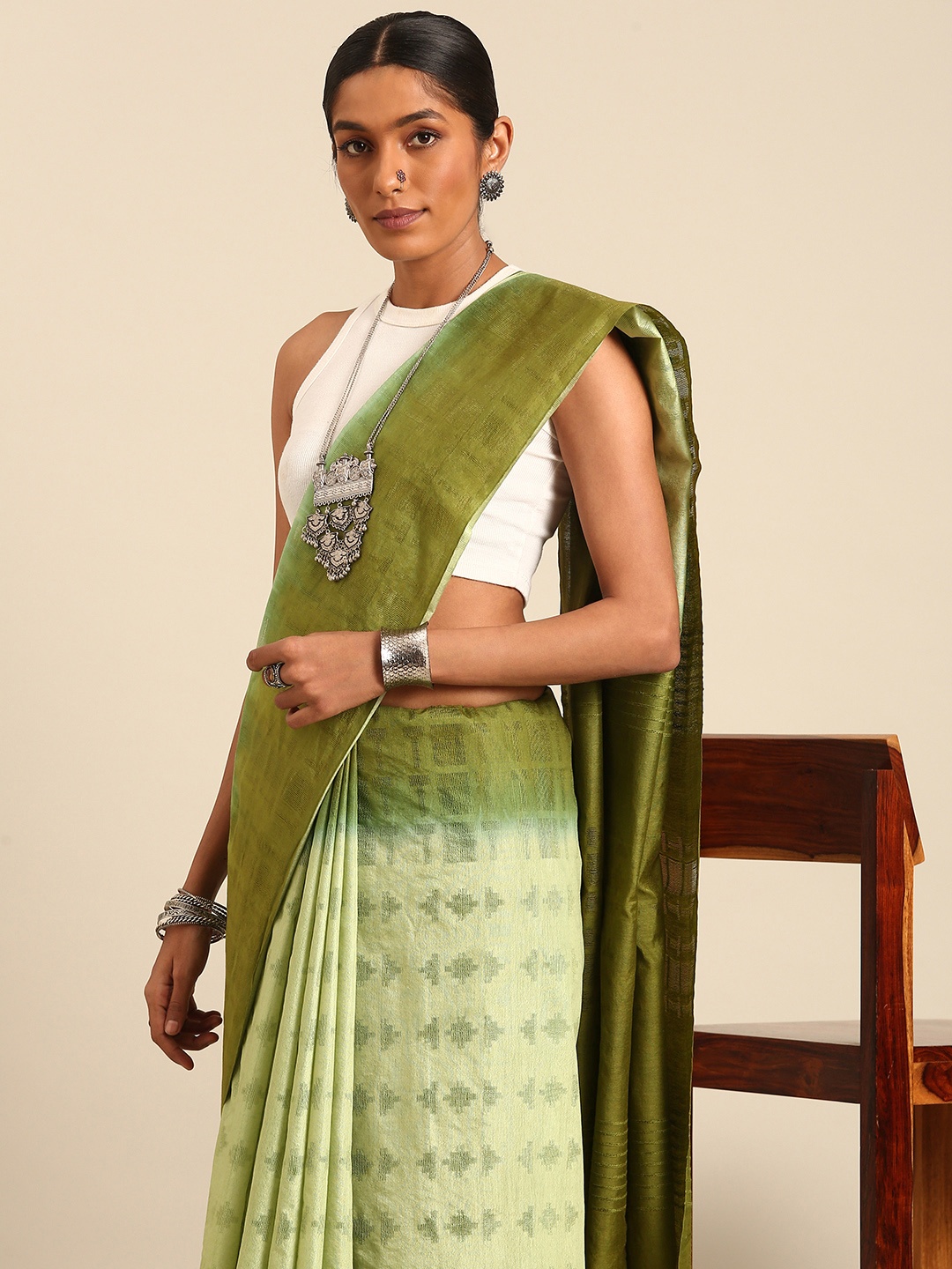

Taavi Ombre Handloom Saree, Olive