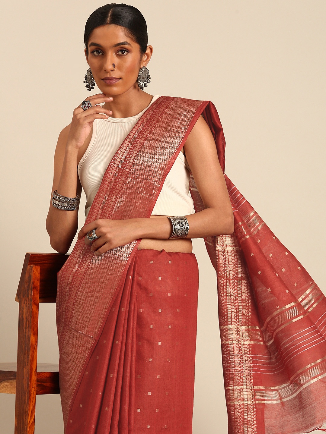 

Taavi Geometric Woven Design Zari Handloom Saree, Red