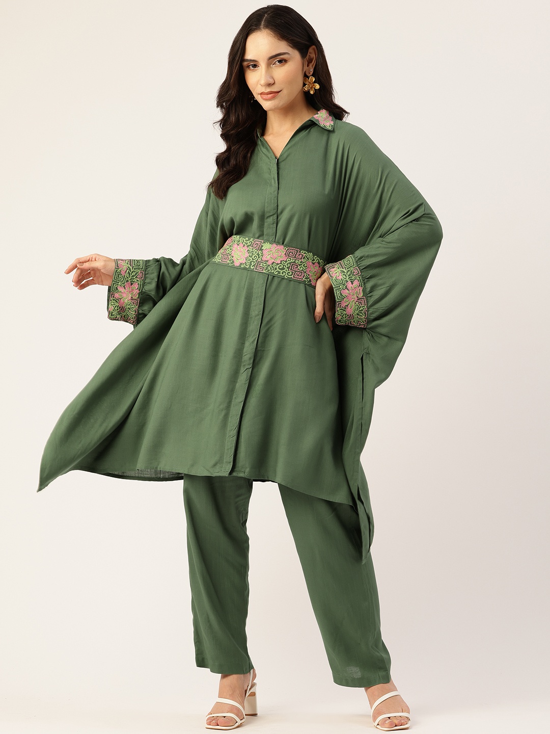 

MISRI Kaftan Tunic With Trousers & Belt, Green