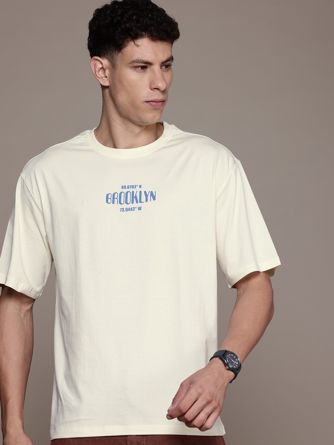 

The Roadster Lifestyle Co. Men Printed Relaxed Fit Pure Cotton T-shirt, Off white