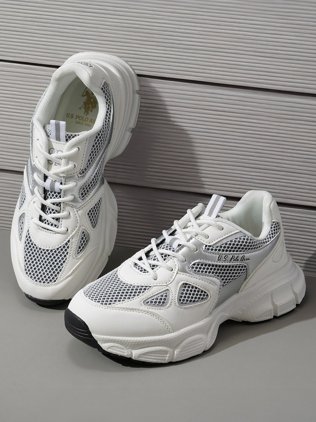 

U.S. Polo Assn. Women Round Toe Lace-Up Sneakers ERICA, White