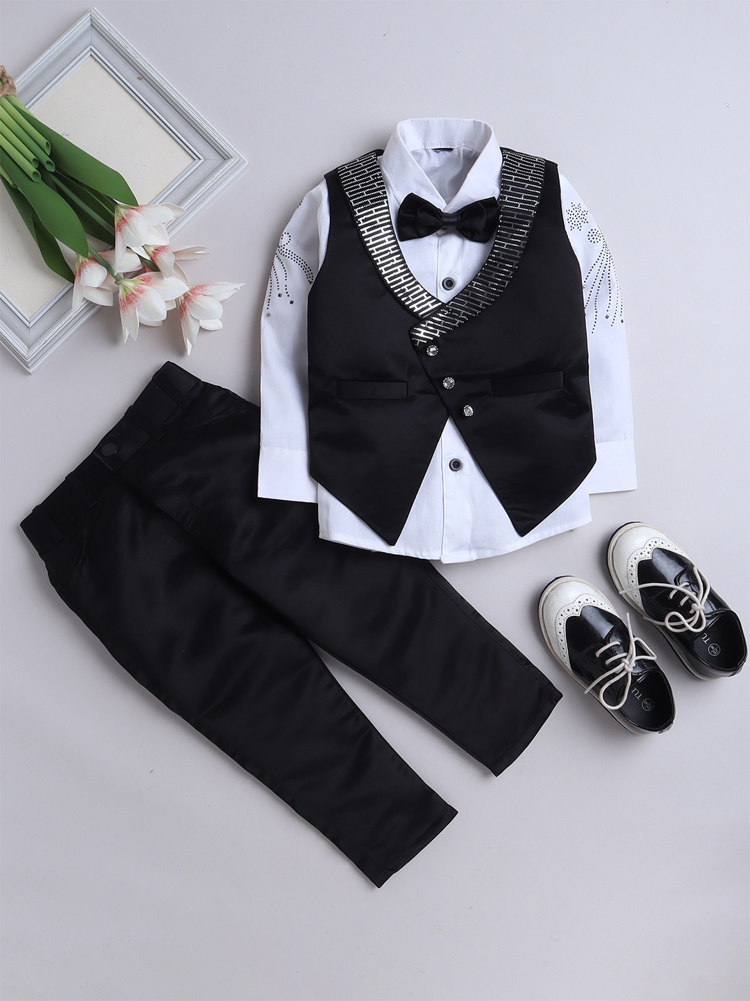 

BAESD Boys 3 Pieces Embellished Self Design Single-Breasted Suits, Black