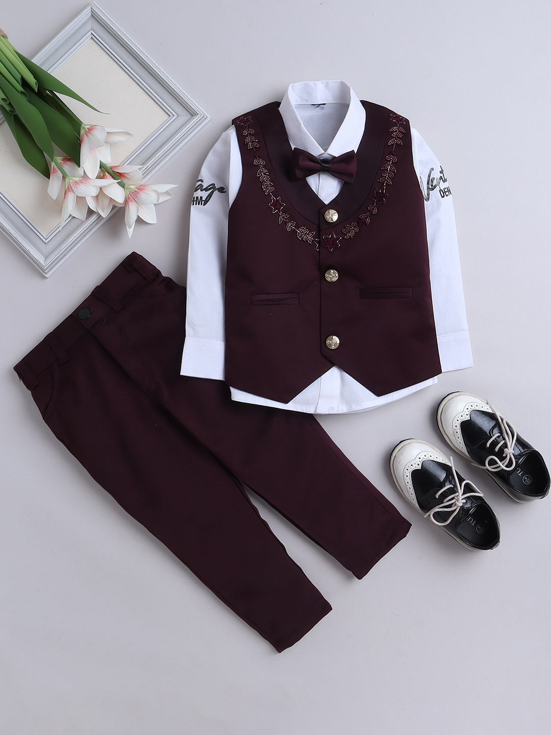 

FOURFOLDS Boys 3 Pieces Single-Breasted Suit, Maroon