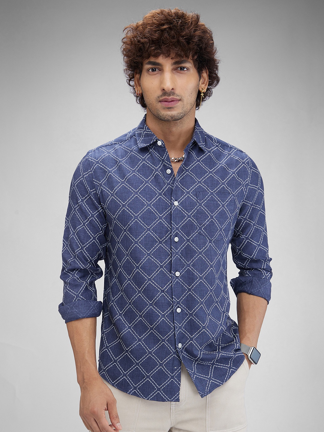 

VASTRADO Men Classic Slim Fit Geometric Printed Casual Shirt, Navy blue