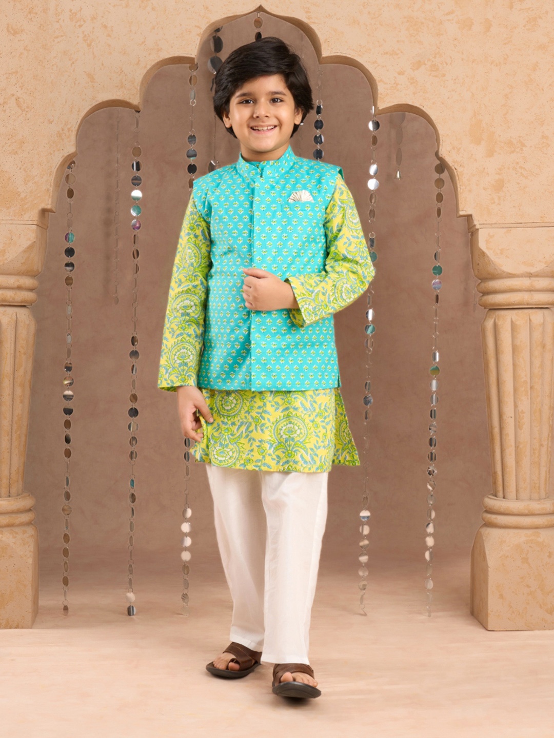 

LIL DRAMA Boys Floral Printed Gotta Patti Pure Cotton Kurta with Pyjama With Jacket, Green