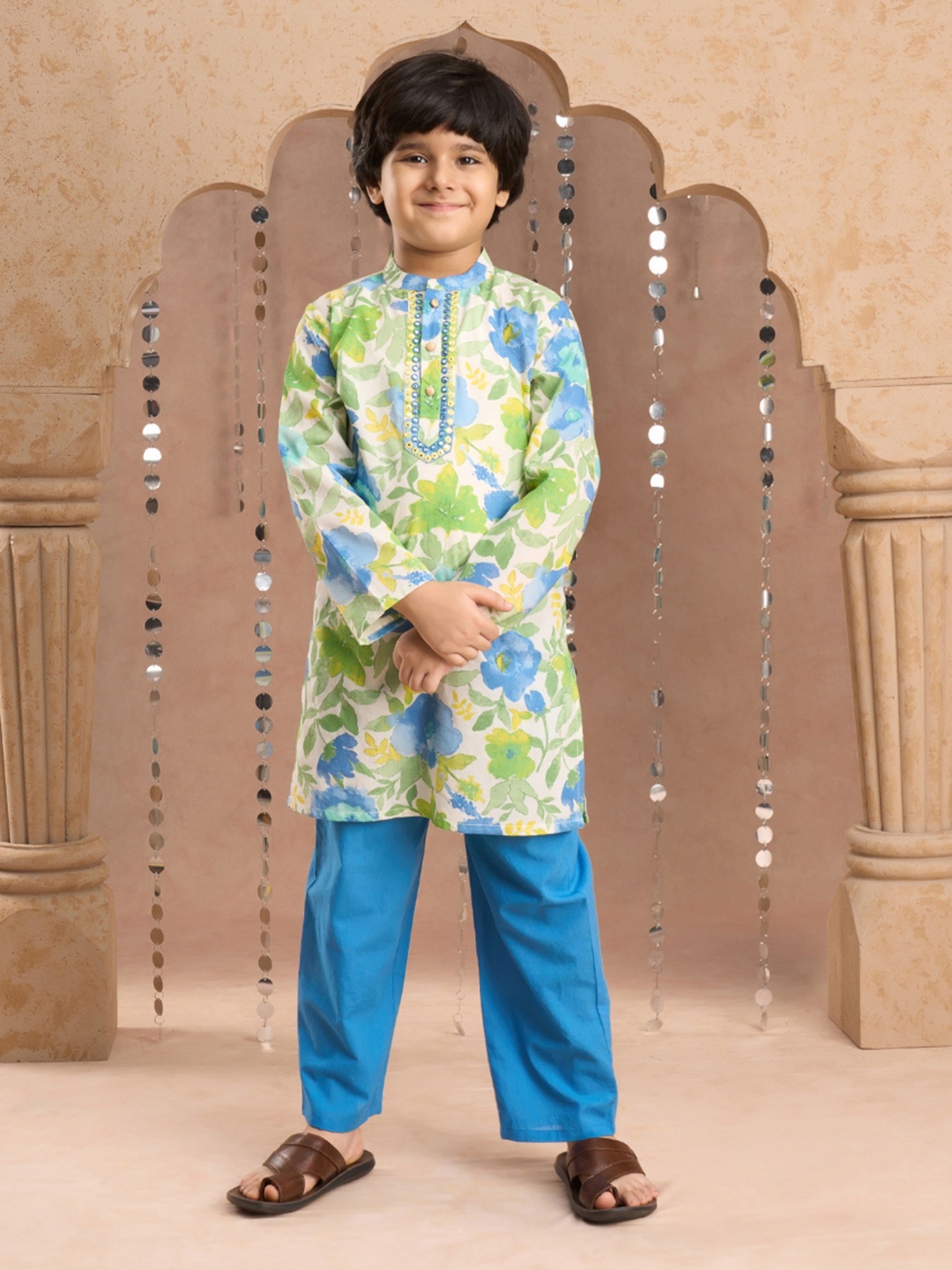 

LIL DRAMA Boys Floral Printed Mirror Work Mandarin Collar Pure Cotton Kurta With Pyjamas, Green