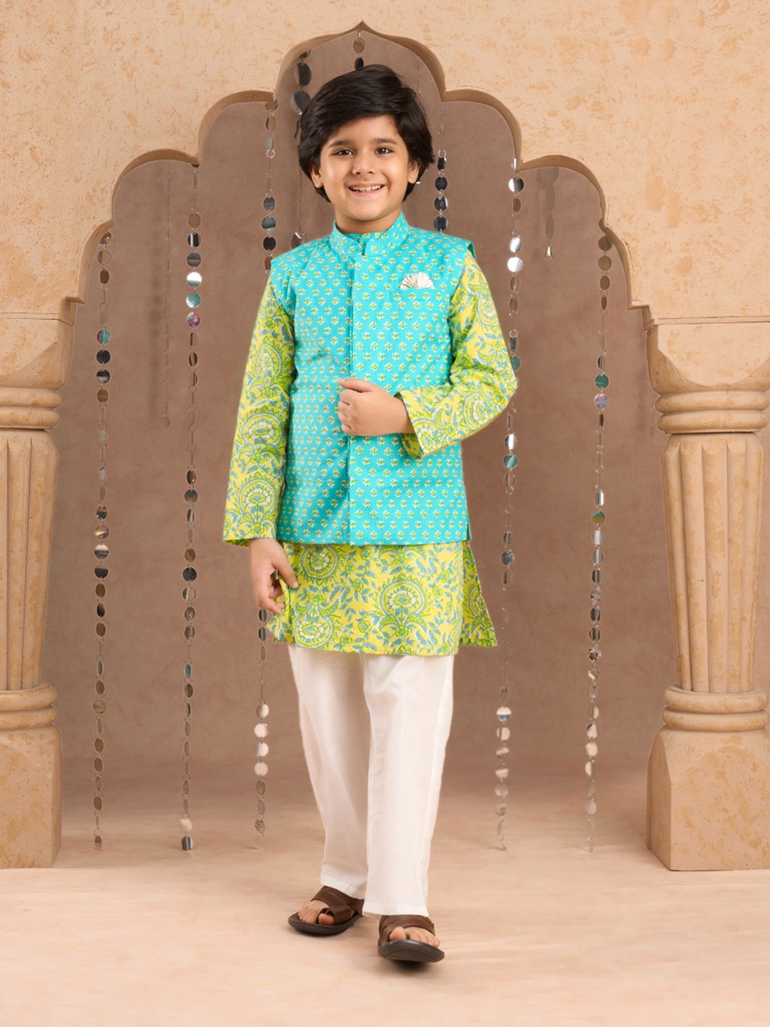 

LIL DRAMA Boys Floral Printed Gotta Patti Pure Cotton Kurta with Pyjama And Jacket, Green