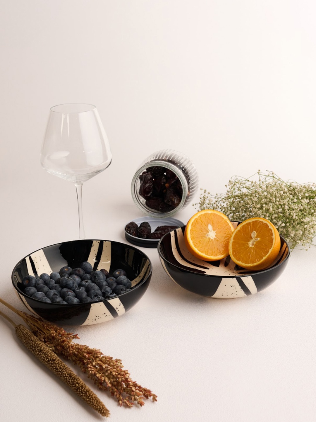 

BlackCarrot Black & Cream Set of 2 Snack Bowls 750ml