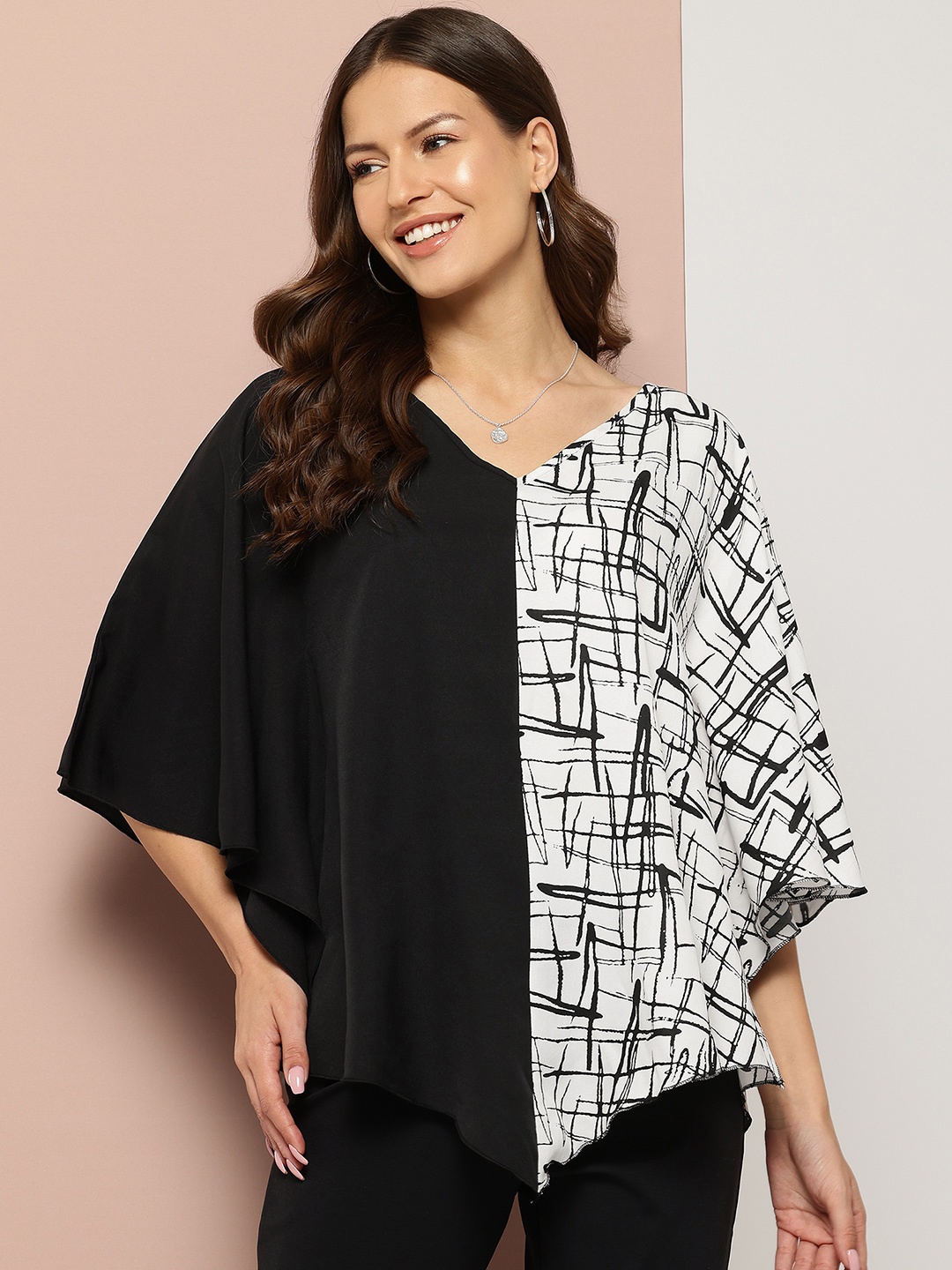 

Qurvii Colourblocked Flared Sleeves Crepe Top, Black