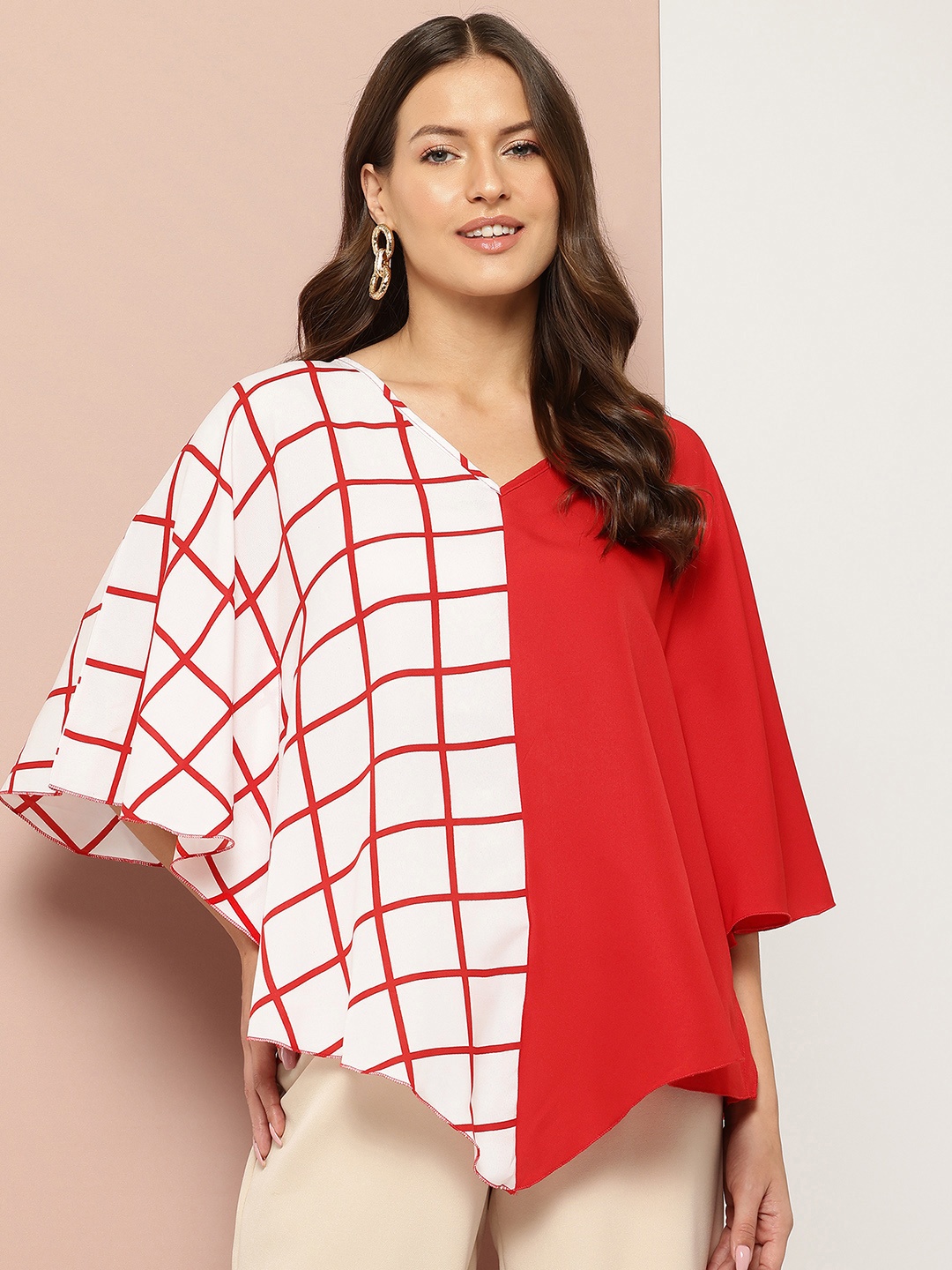 

Qurvii Colourblocked Flared Sleeves Crepe Top, Red