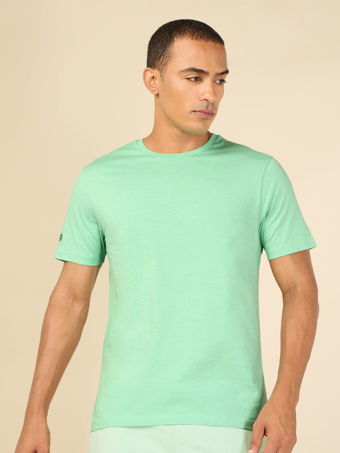 

CULT Men Bio Finish Solid Round Neck T-shirt, Green