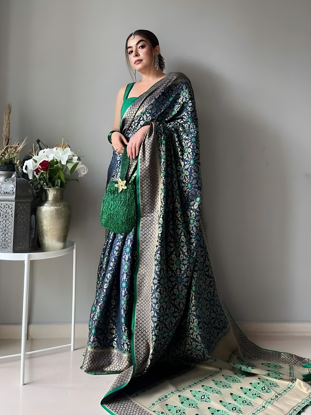 

SGF11 Woven Design Pure Zari Heavy Work Kanjeevaram Silk Saree, Navy blue