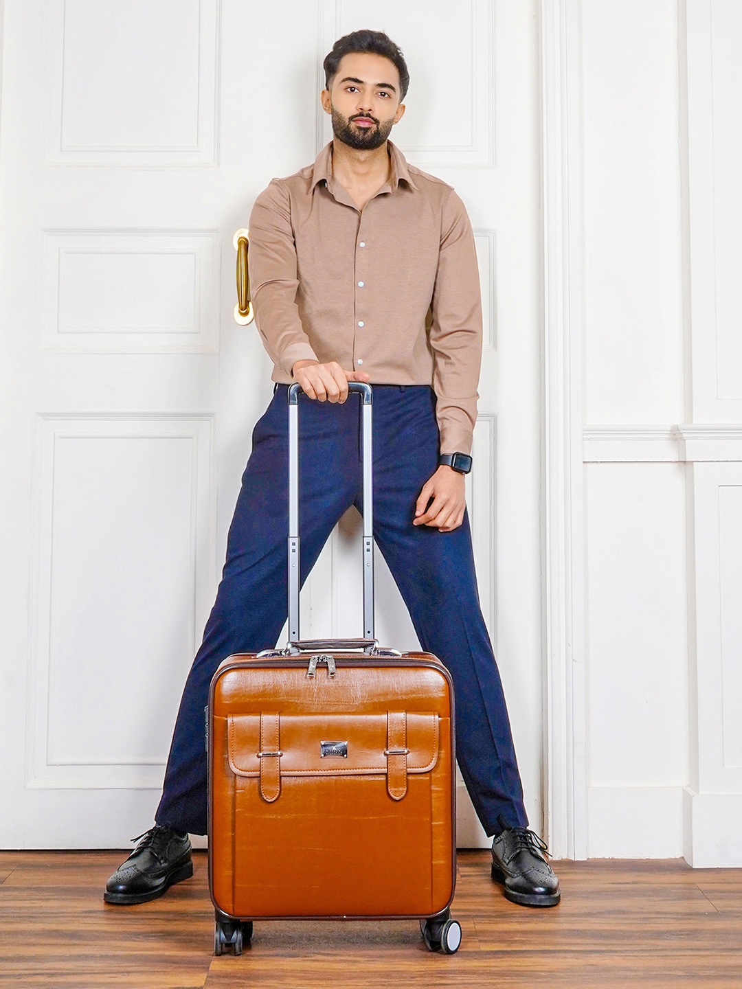 

THE CLOWNFISH Elite Soft-Sided Large Trolley Bag 2000000238774, Tan