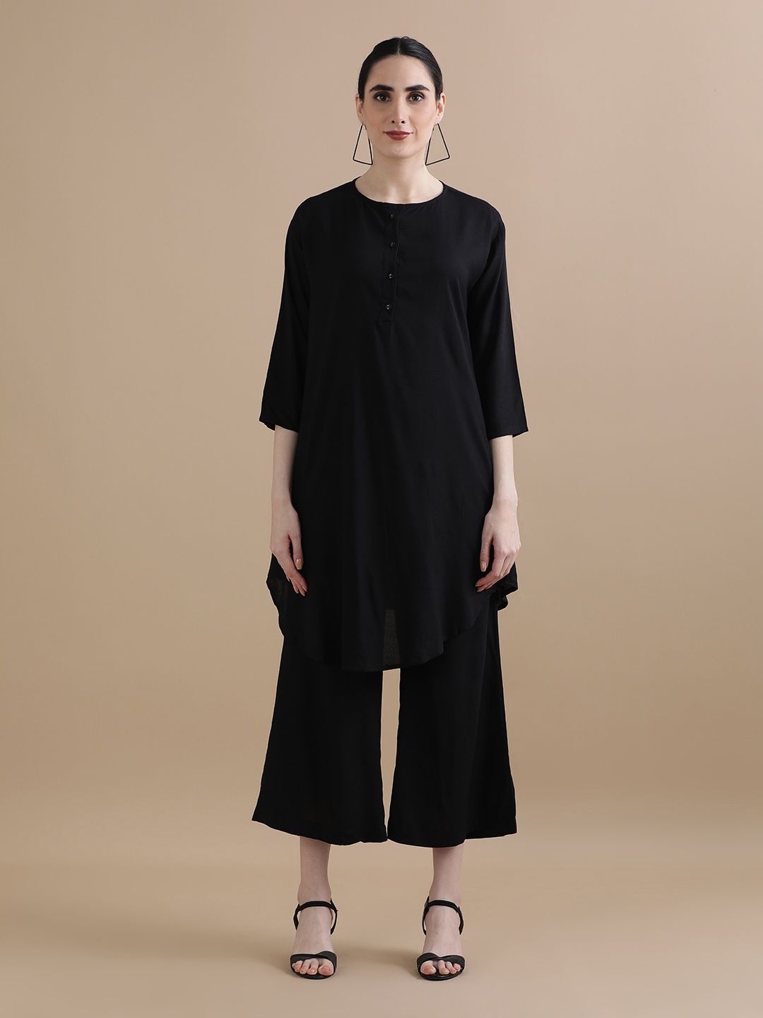 

BLACK & BLAH BLAH Set of 2 Relaxed Fit Solid Liva Monochrome Kurta and Trouser