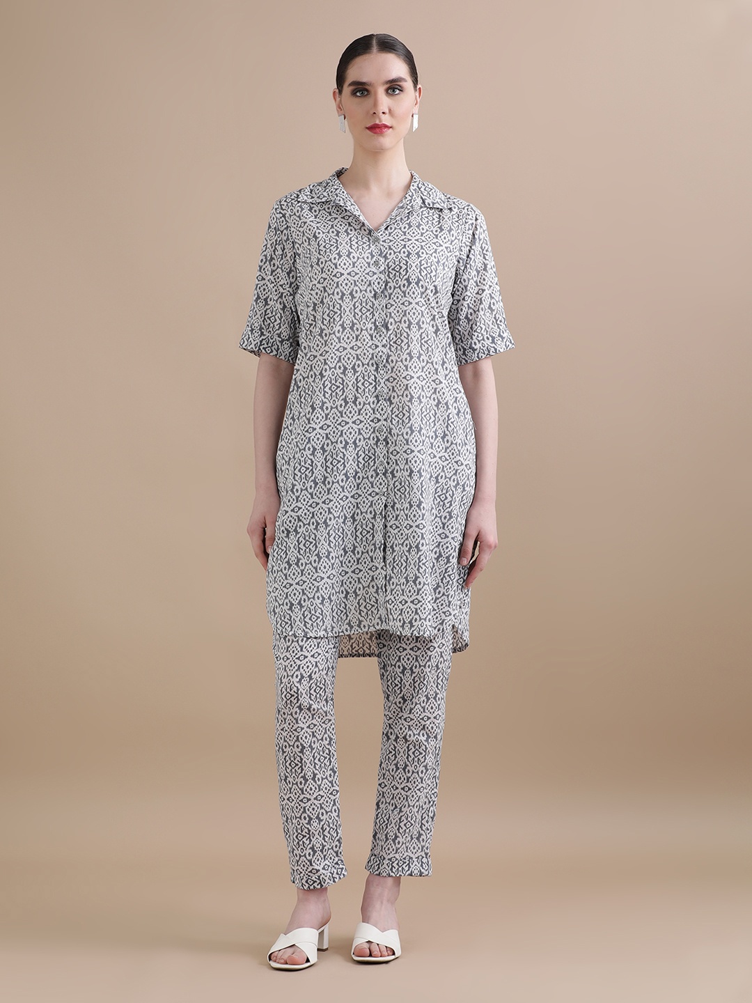 

BLACK & BLAH BLAH Relaxed Fit Ikat Printed A-Line Pure Cotton Kurta and Trouser, Grey