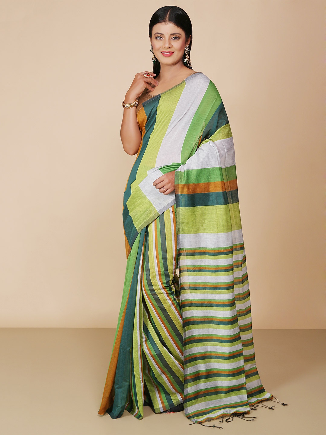 

WoodenTant Colourblocked Saree, Green