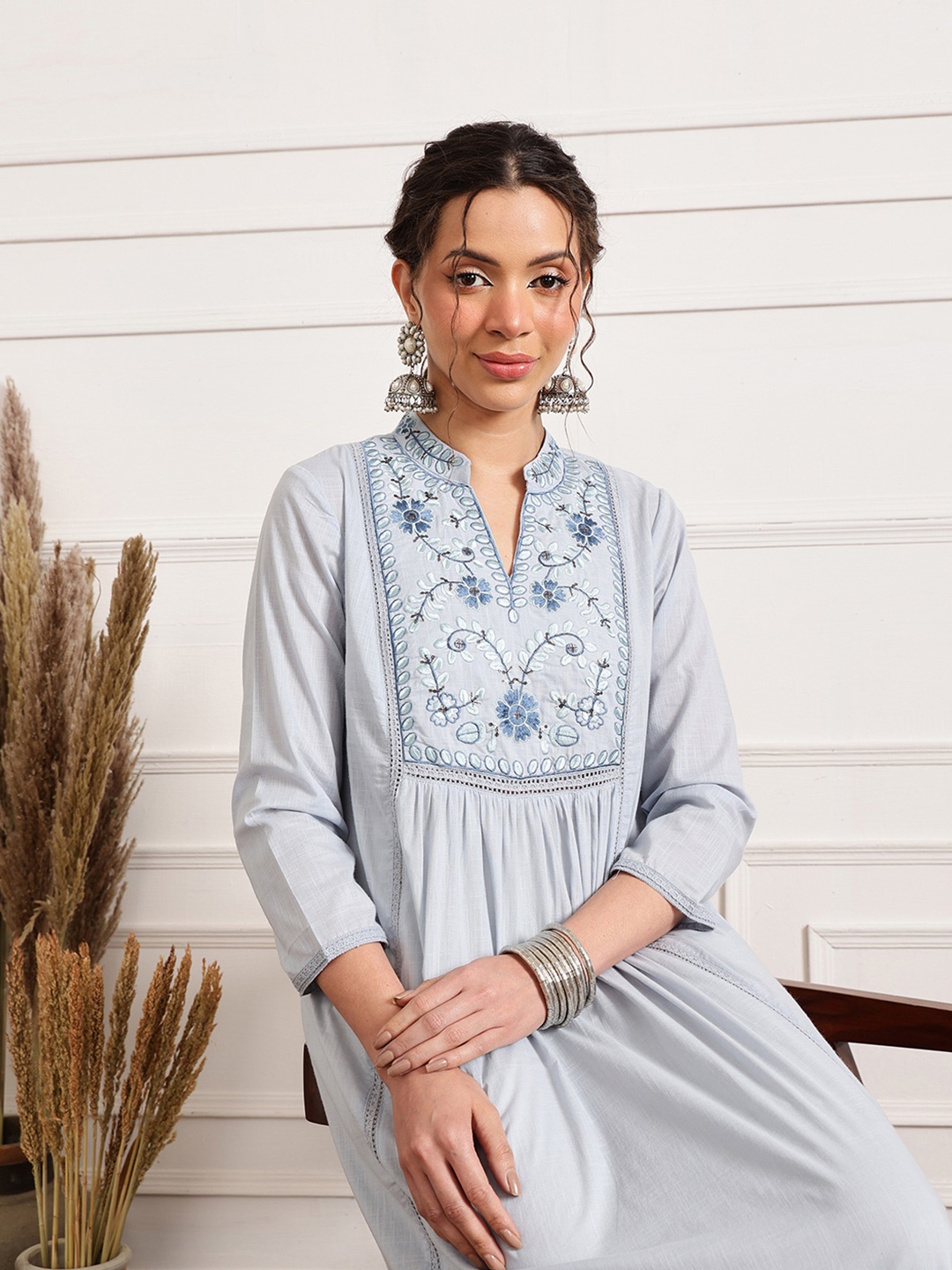 

BARARA ETHNIC Floral Embroidered Mandarin Collar Pleated A-Line Kurta, Blue